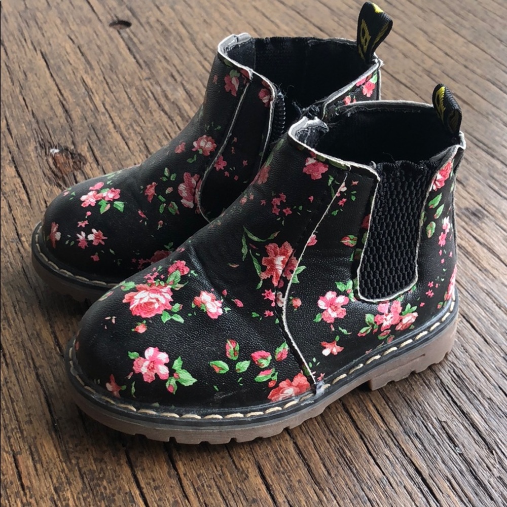 Flower painted black boots